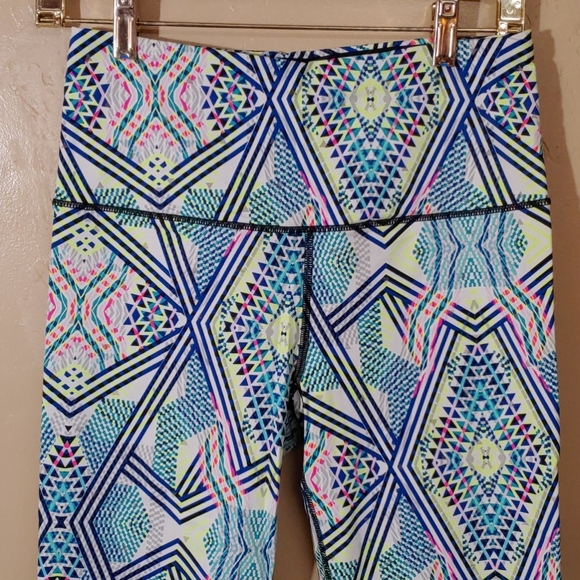 Victoria's Secret Vintage VSX Aztec Capris M - Picture 3 of 10